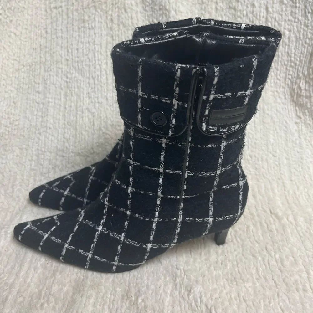 Newport News Fabric Tweed Black & white Booties faux leather trims SZ10M